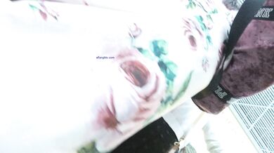 【极品抄底】超高质量机场地铁抄底惊现极品无内长腿美女 是方便借机小哥啪啪吗 (22)